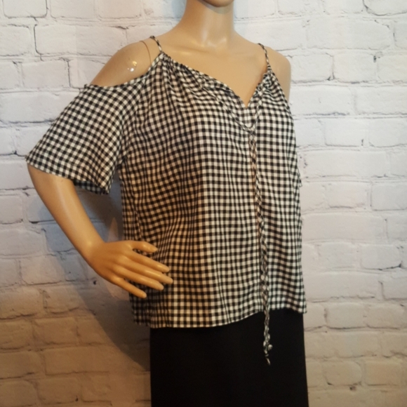 Velvet by Graham & Spencer Gingham cold shoulder - Picture 10 of 15